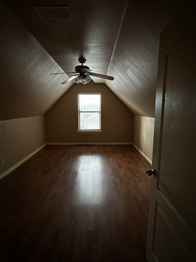 Building Photo - 431 Puig Dr