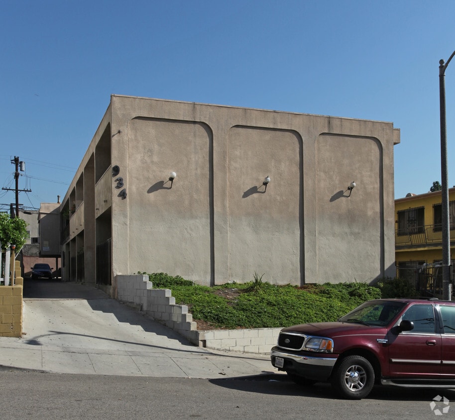 Building Photo - 934 Everett St
