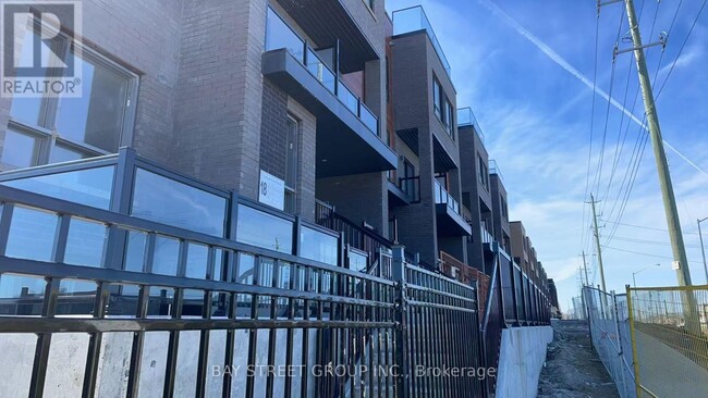 Building Photo - 18-18 Lytham Grn Cir