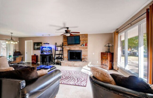 Building Photo - 2036 Evergreen Dr