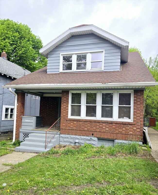 Building Photo - 18 W 29th St