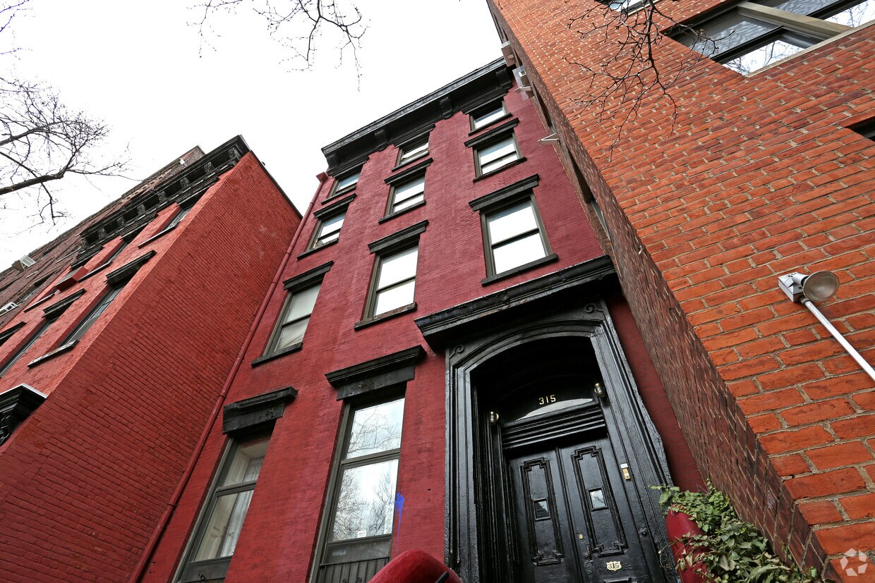 Building Photo - 315 W 18th St