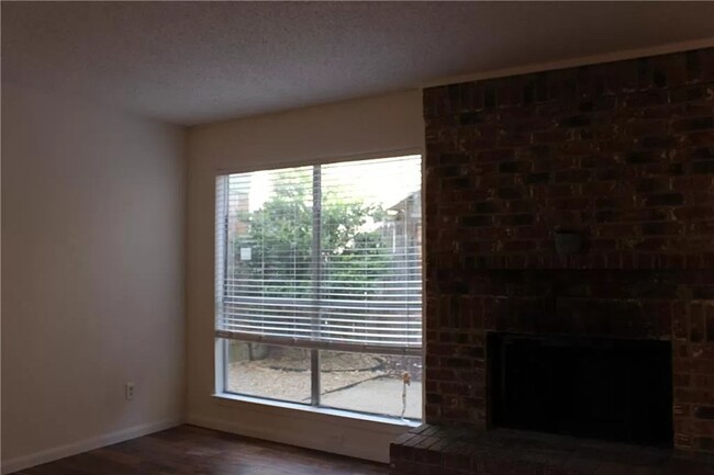 Foto del edificio - House For Lease in Garland