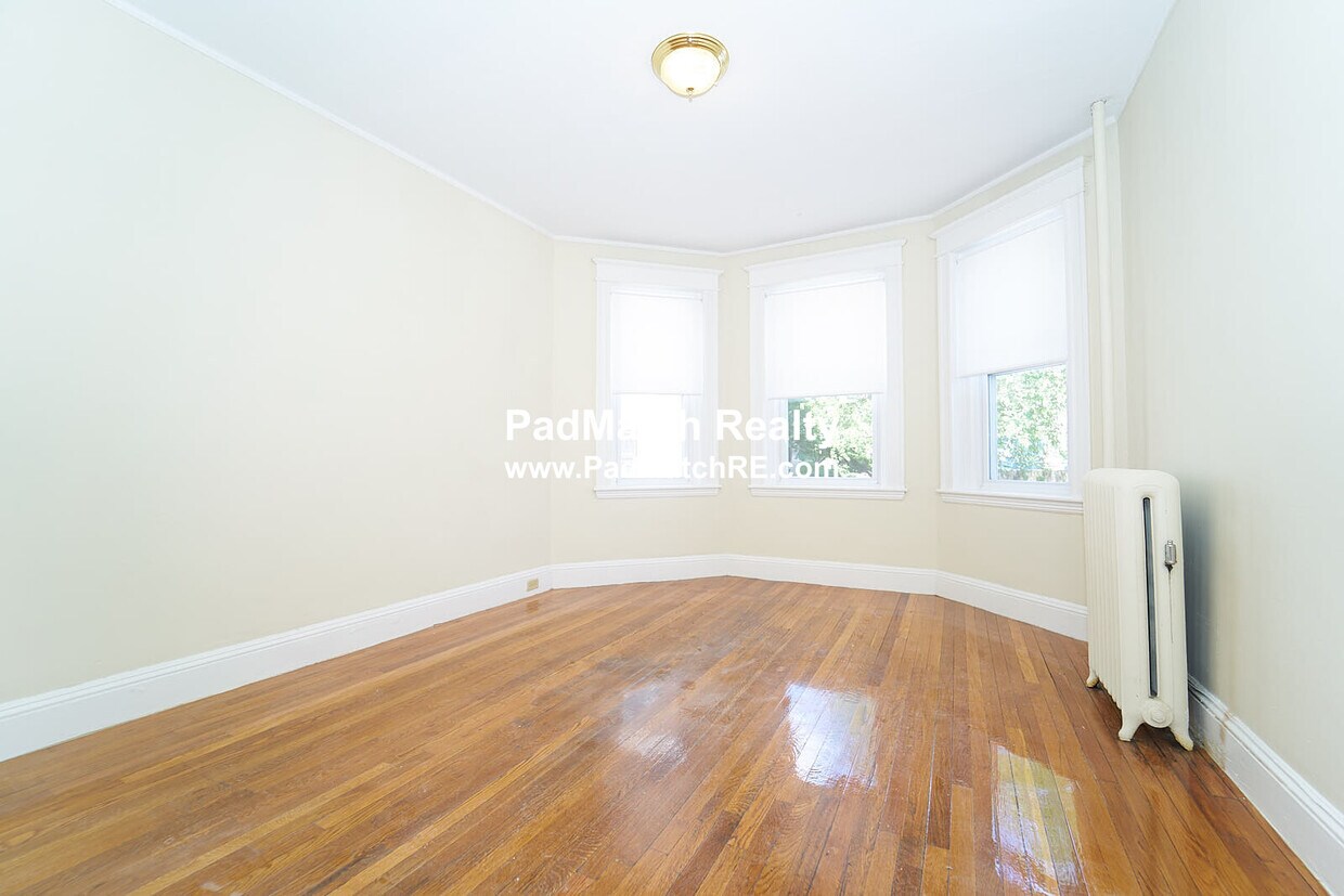 Primary Photo - 64 Woodstock Ave