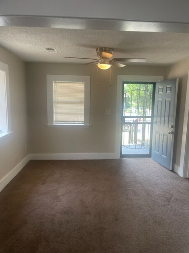 Foto del edificio - Newly Rehabbed 2 Bedroom 1 Bath | North Me...