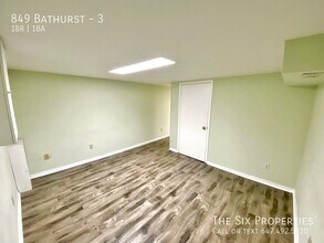 Building Photo - 849 Bathurst St