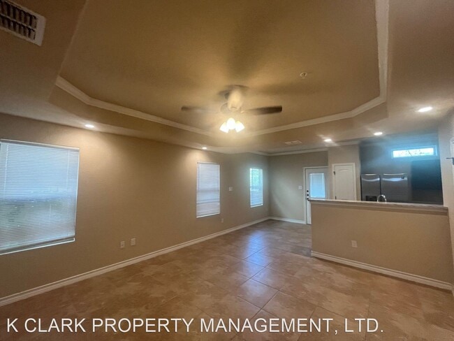 Building Photo - 3 br, 2.5 bath House - 6419 LUGLIO LANE  #101
