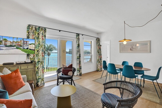 Building Photo - 2908 Bayshore Dr