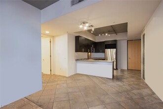 Building Photo - 353 E Bonneville Ave