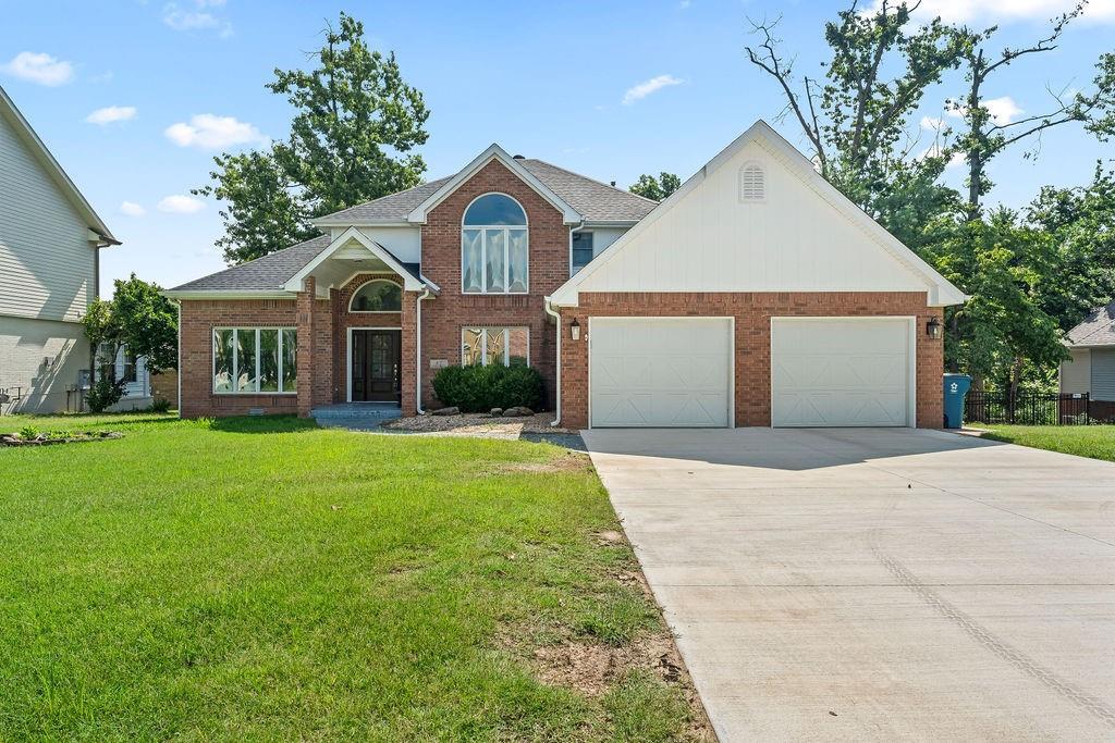 Primary Photo - 47 Stonehenge Dr