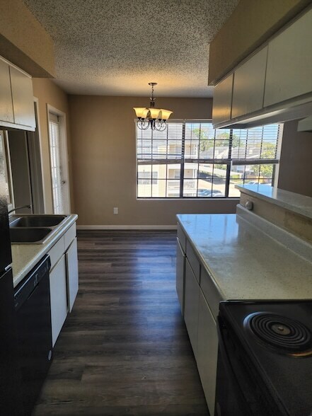 Foto del edificio - 2750 Holly Hall St