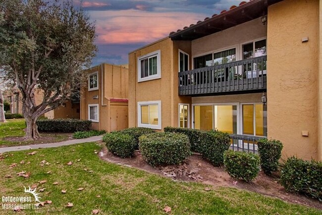 Foto del edificio - Charming 2Bdm 2Ba Condo in a Gated Community in Rancho Bernardo!