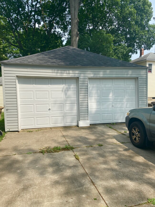 Building Photo - 1339 Sackett Ave