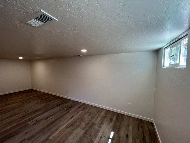 Building Photo - 540 hall ave