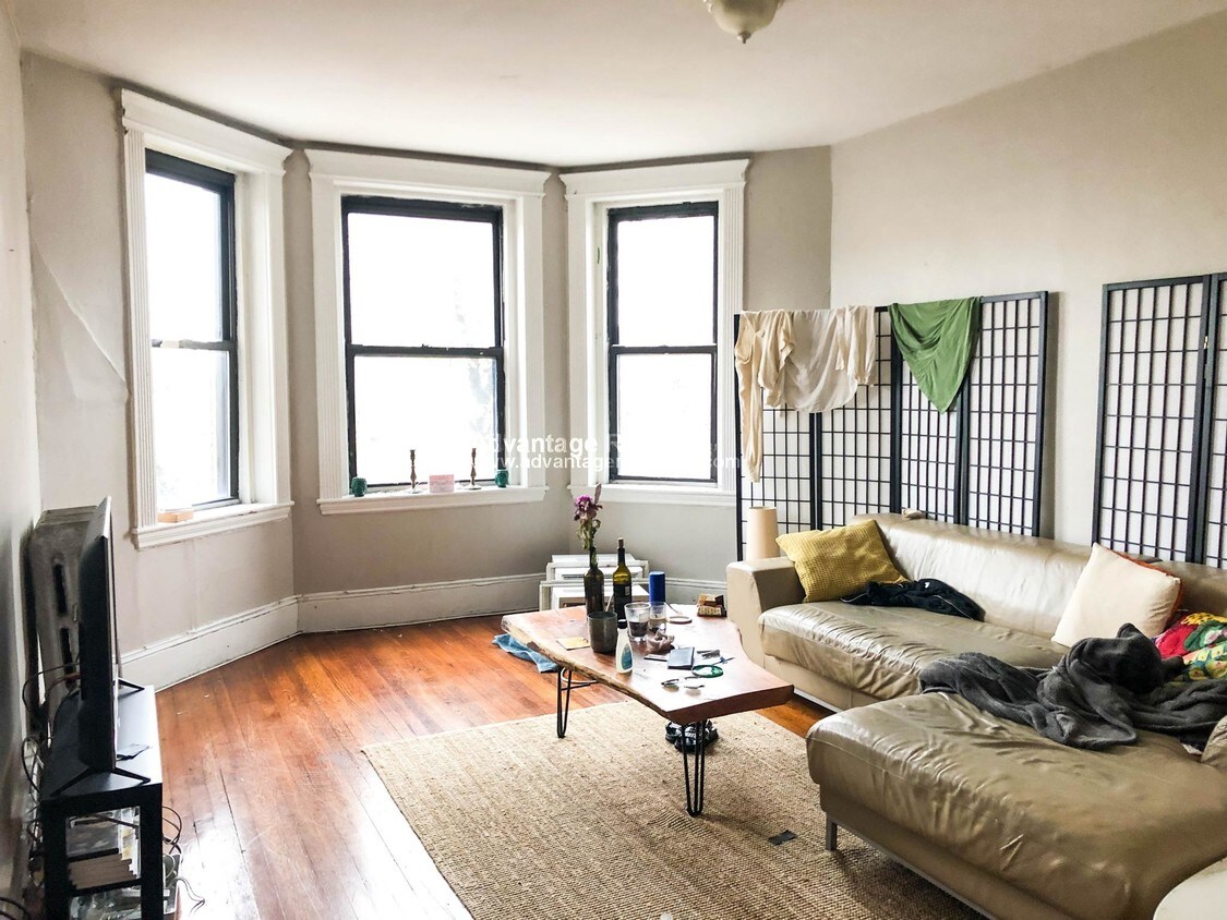 Foto principal - 1050 Commonwealth Avenue