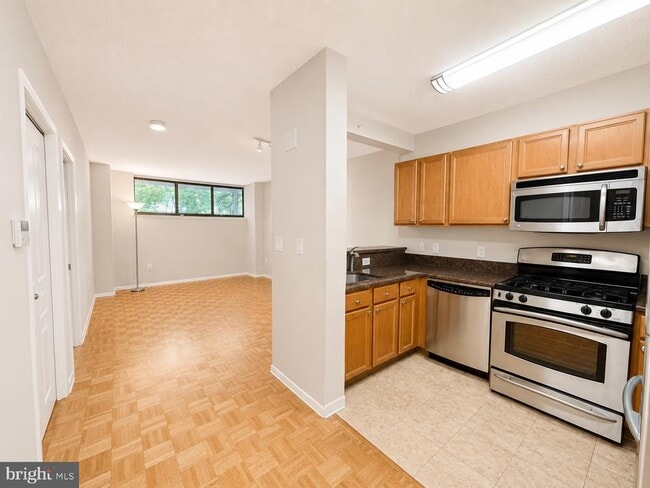 Building Photo - 7111 Woodmont Ave