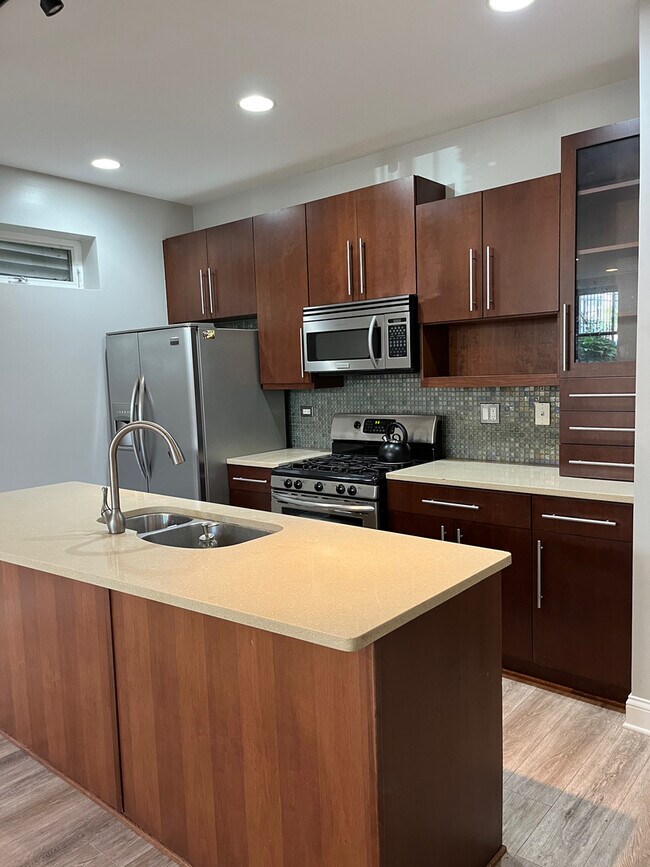 Foto del edificio - 1231 E 46th St