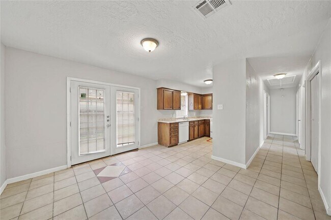 Building Photo - 3248 Hemlock Cir