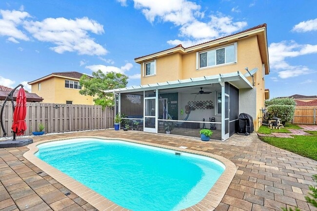 Foto del edificio - 8986 SW 214th Terrace