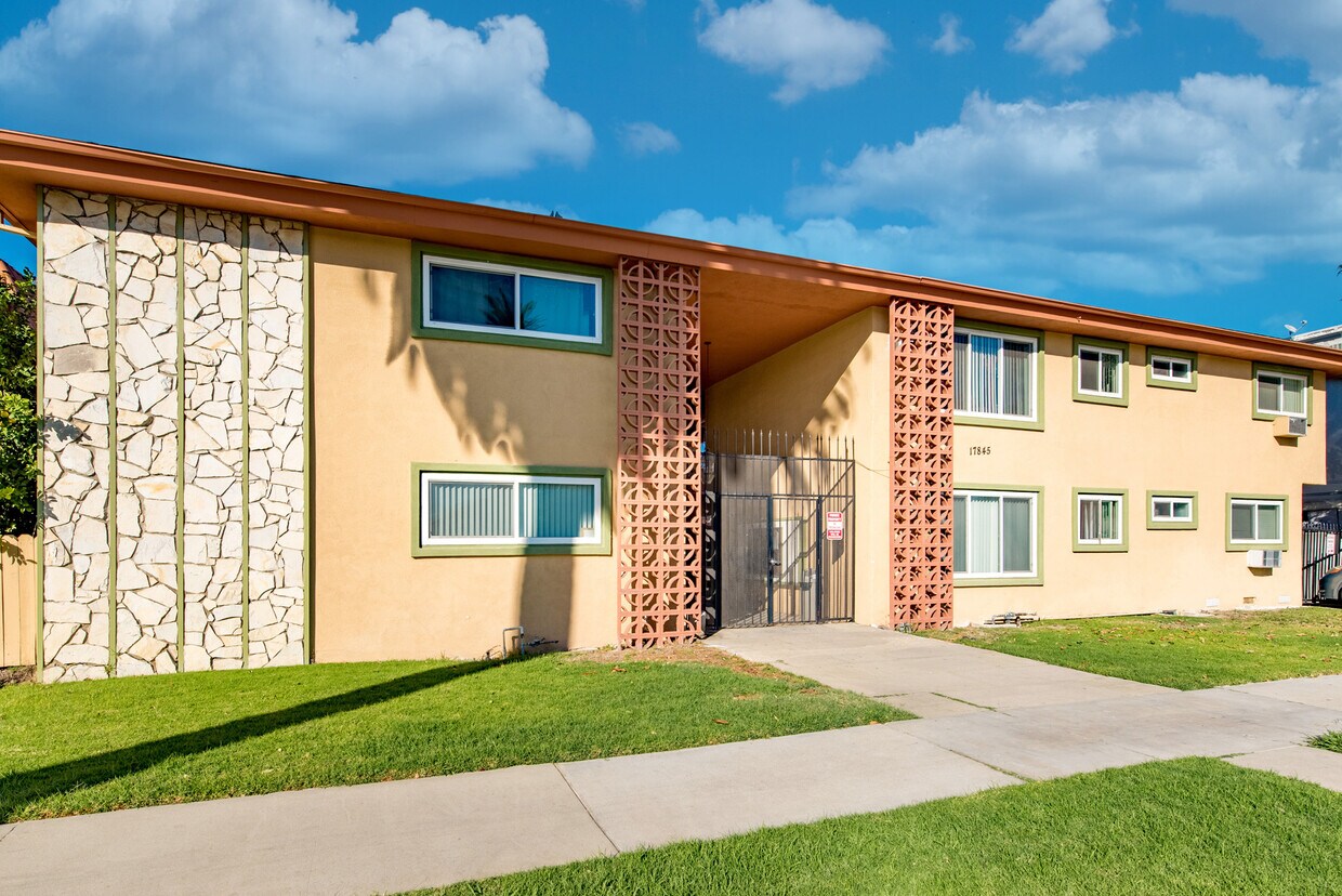 Primary Photo - 17845 Sherman Way