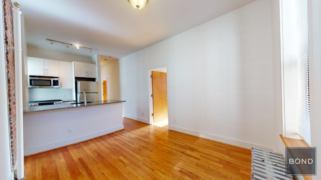 Foto principal - 129 E 97th St