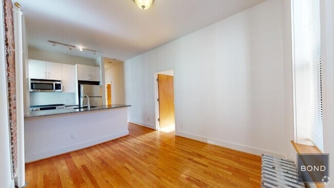 Building Photo - 129 E 97th St