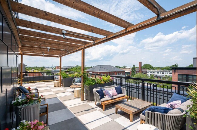 Foto del edificio - 1339 E St SE