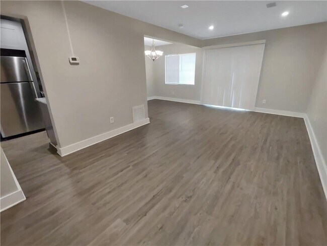 Building Photo - 3204 Pine Tree Trail