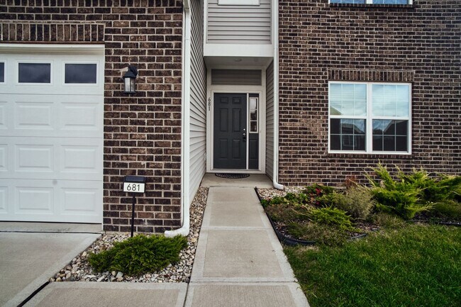 Foto del edificio - 5 Bedroom, 3 Full Bath in Fortville!