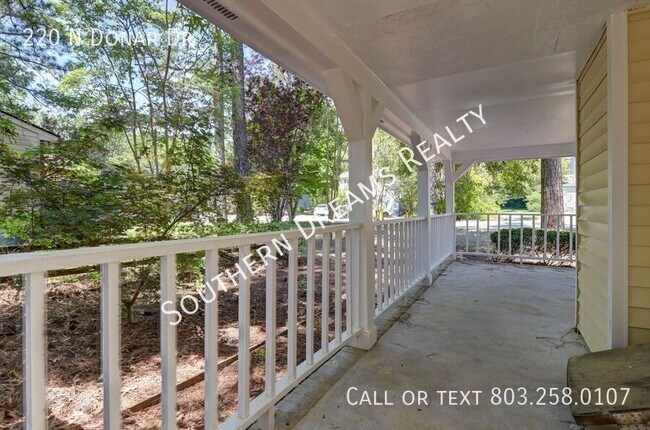 Foto del edificio - 220 N Donar Dr