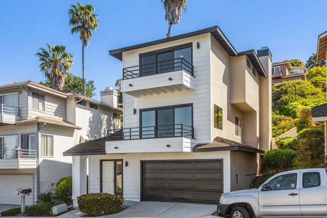 Building Photo - Modern 3BR/2.5BA Townhouse in Tierrasanta