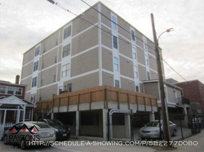 Foto del edificio - Spacious Condo on top floor with parking