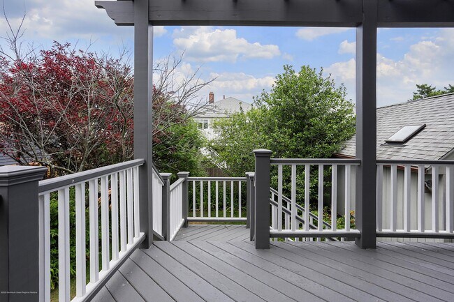 Building Photo - 3 Willow Way