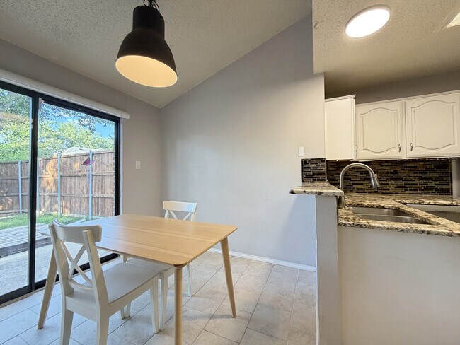 Building Photo - 1717 Sterling Ln