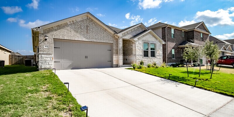 Primary Photo - 403 Grapefruit Rd, Hutto, TX 78634