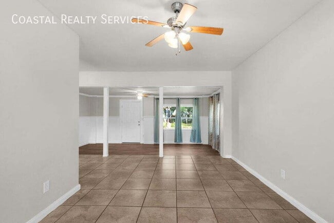 Building Photo - 213 Hawthorne Cir