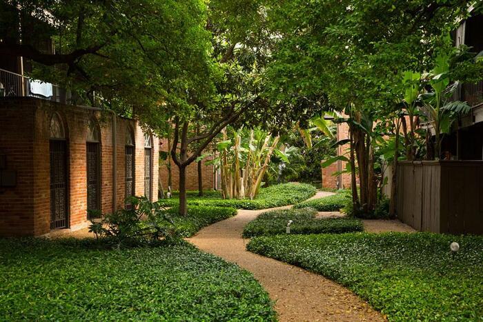 Foto principal - 2400 Yorktown St