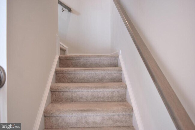 Foto del edificio - 8714 Upton Ln