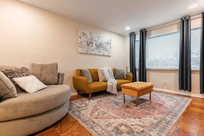 Foto del edificio - 7168 Jamieson Ave