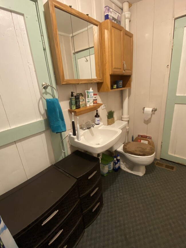 bathroom - 10280 Mountain Ln