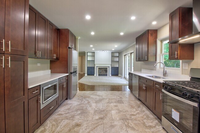 Foto del edificio - 480 Madison Ct