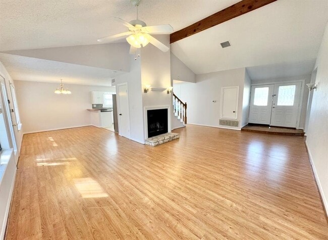 Foto del edificio - 233 FM 696