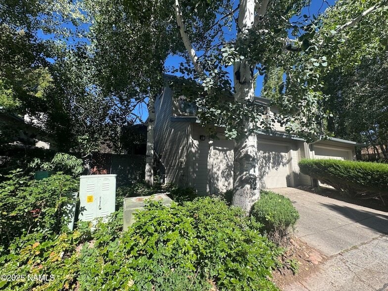 Primary Photo - 4170 E Spring Meadows Cir