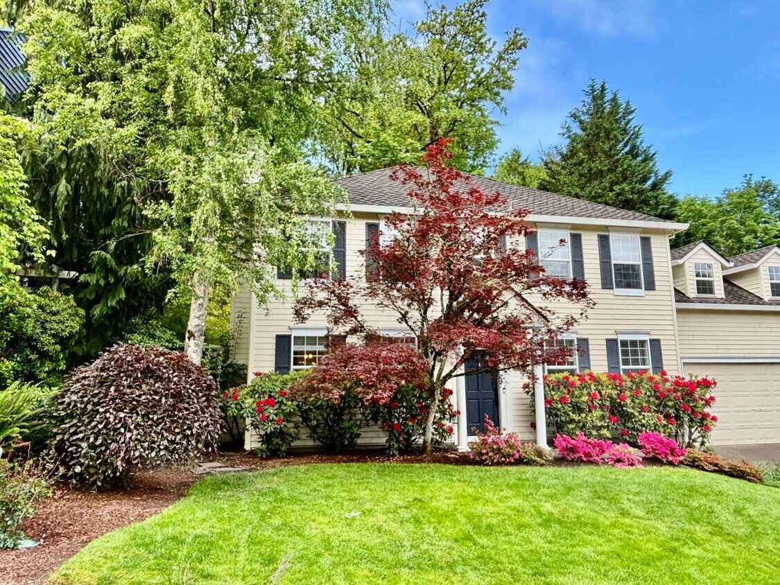 Primary Photo - Amazing Forest Heights Home With An Easy C...