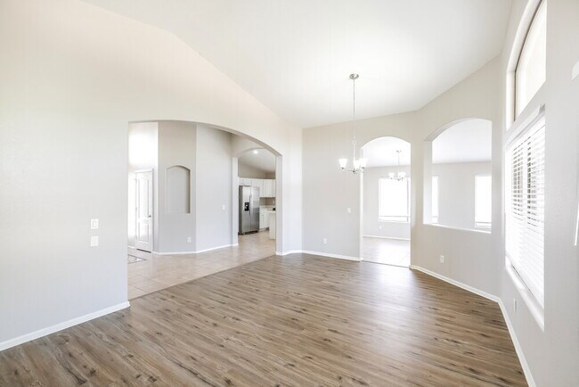 Foto del edificio - 904 N 166th Ln