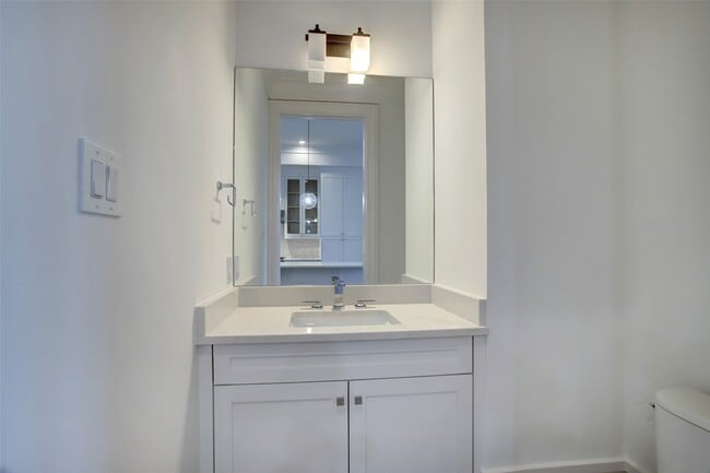 Building Photo - 21 Crain Sq Blvd