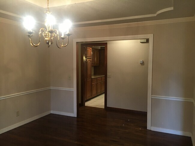 Building Photo - Gorgeous Home in Jenks Schools!