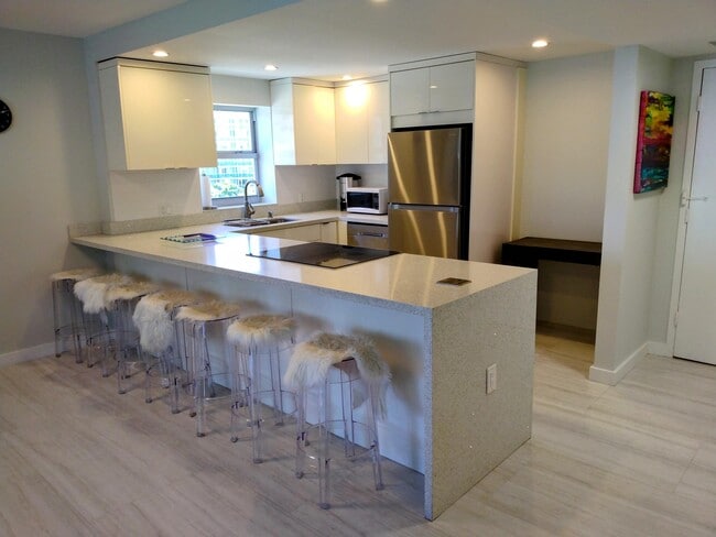 Building Photo - 3800 S Ocean Dr