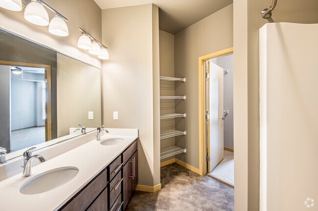 2BR, 2BA - 1065SF - Reserve at High Point