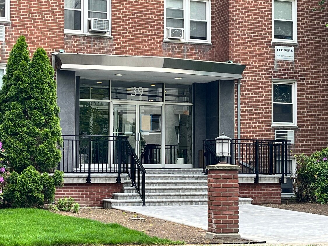 39 Glenbrook Rd Unit APT 4J, Stamford, CT 06902 Condo for Rent in